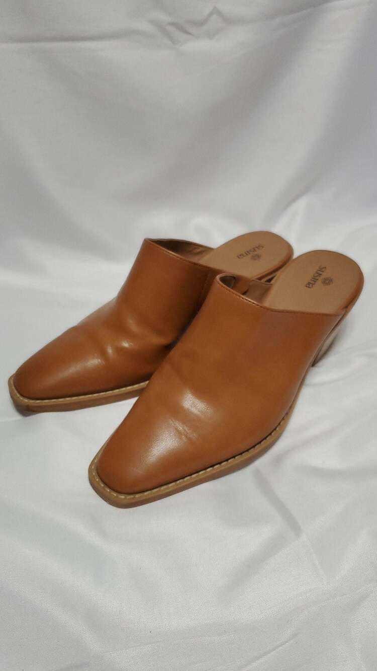 Susina Justina-PU Tan Pointed Toe Block Heel Mules Size 8M